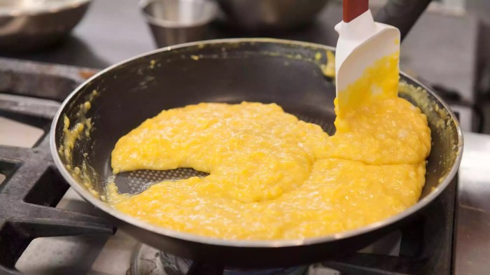 How to cook american style scrambled eggs