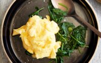 How to cook american style scrambled eggs